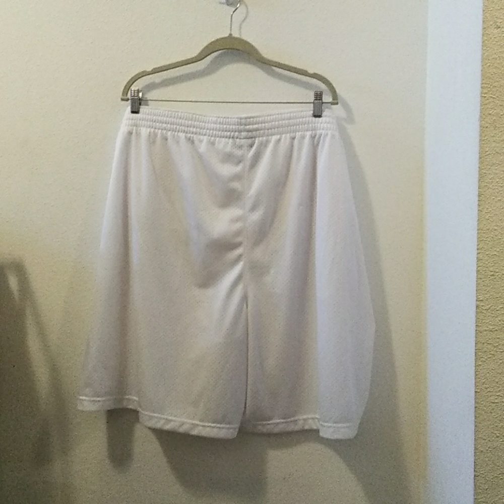 Short's - Picture 2 of 3